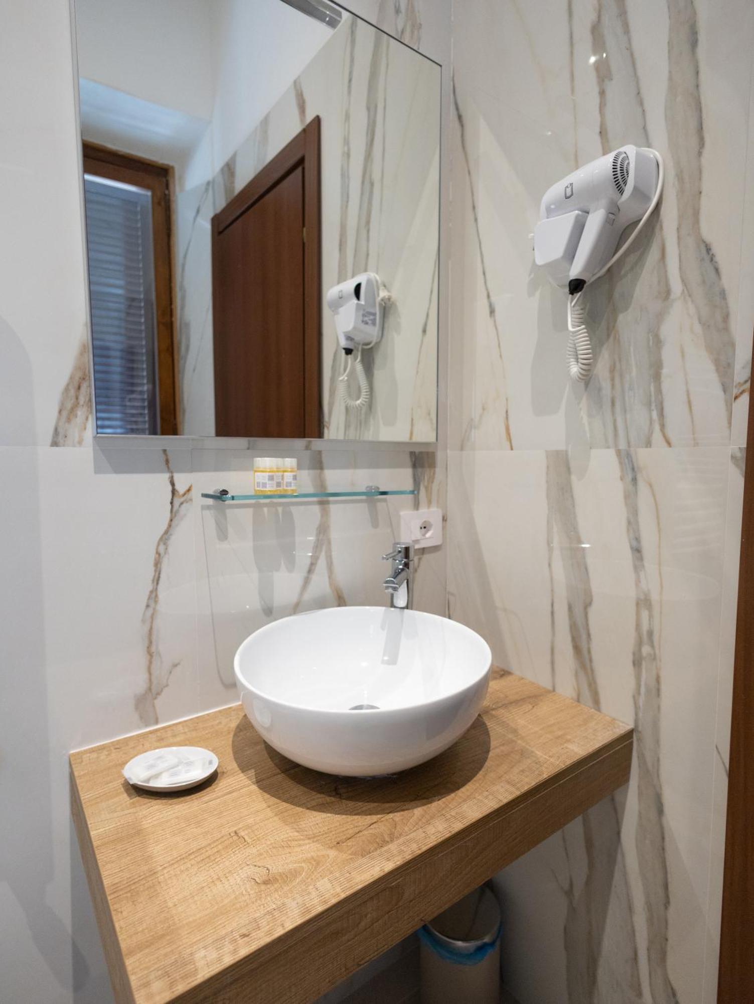 Romerooms Condotti Экстерьер фото